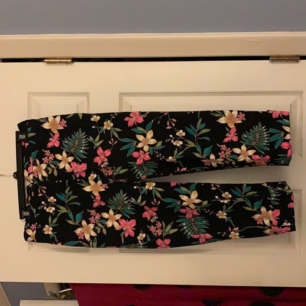 Floral crop cuffed pants